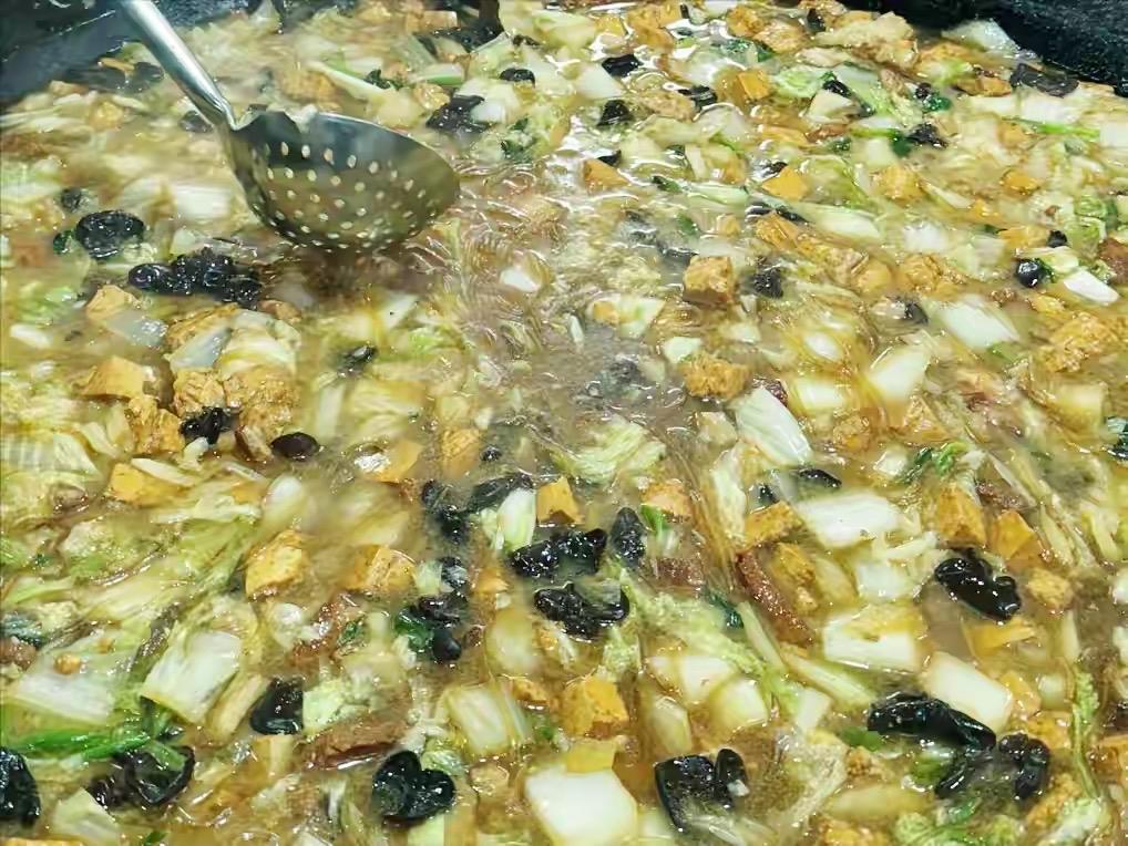 河北哪的大锅菜最好吃？峰峰三下锅排第2名，看看你吃过几种

第6名：唐县大锅菜