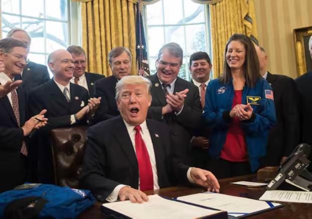 中国网民为特朗普真是操碎了心。特朗普虽然是美国总统，但是中国网民是真关心，每天看