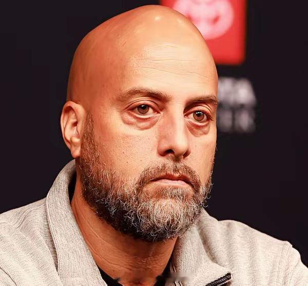 重磅！火箭积极寻求交易，真的急了！据《雅虎体育》记者Kelly Iko今日撰文报