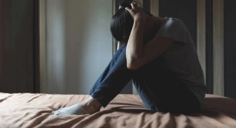 英国一名13岁女学生早年遭一名出生时为男性的跨性别者性侵，事后嫌犯竟向法官称“自