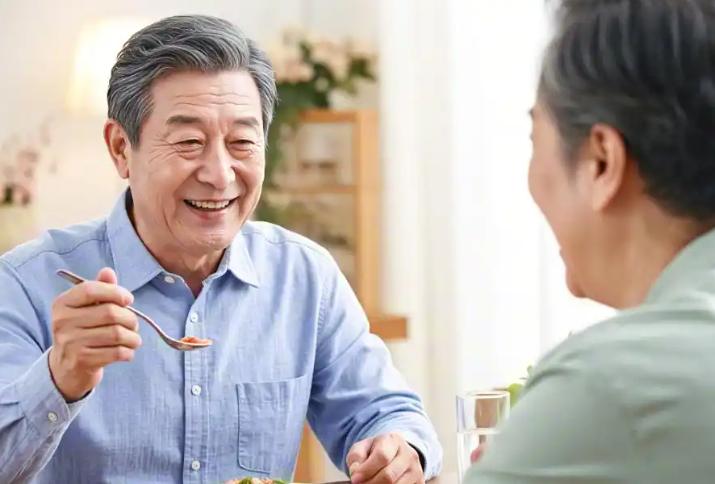 多名医生提示：70岁以上老人，宁可嚼干馍配点凉汤，也别碰这些

多名医生出来提醒