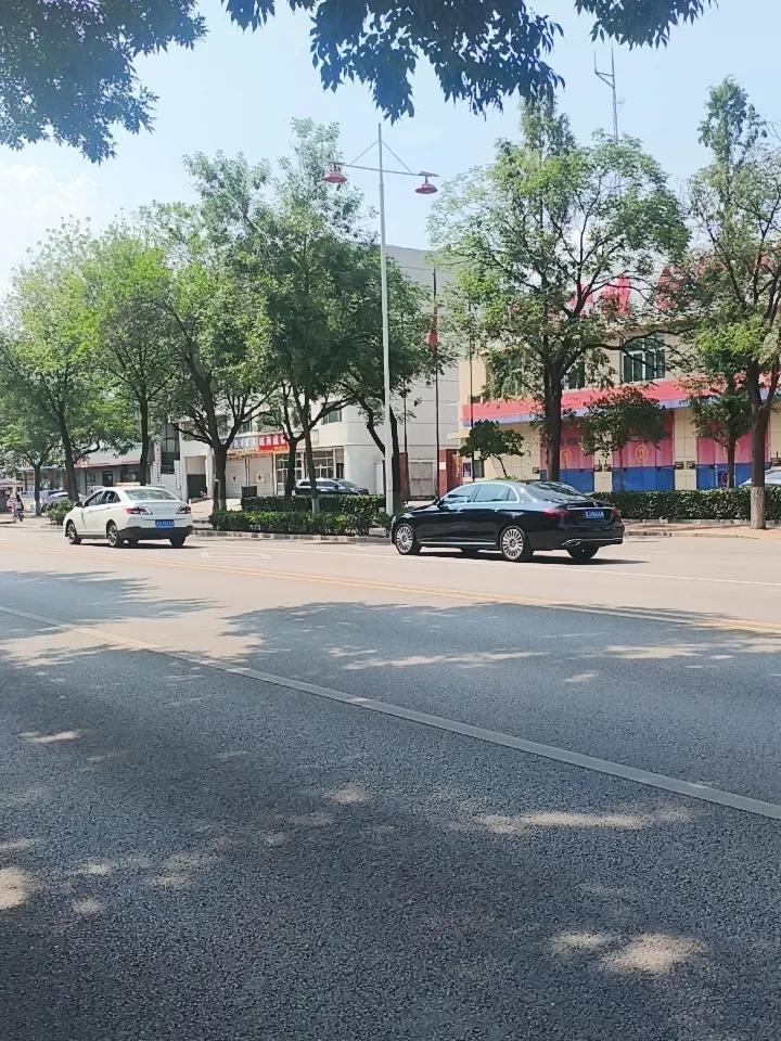 拍摄于肥城市新城街道泰临路，《城关往事》门口。
头条首发