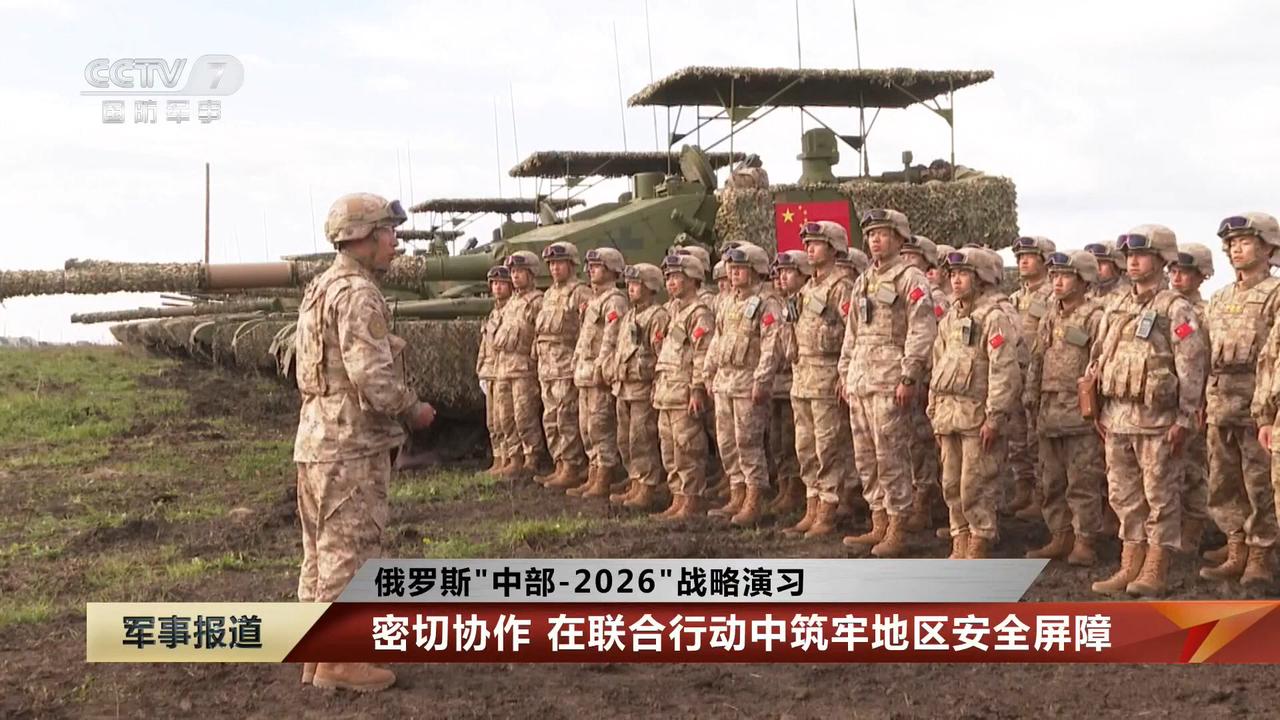 参加俄罗斯“中部-2026”战略演习的99A坦克，这些坦克都是加蓬的，但是没有西