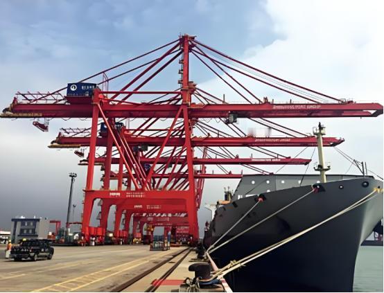 一家名叫华东重机的中国公司，近日斩获了印度首富阿达尼集团一份价值12.5亿元的“