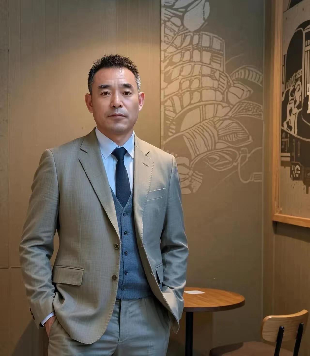 被一个温润如玉的中年男人所牵挂，是多么幸福的事啊！

相识在冬天，结缘在雪地，相