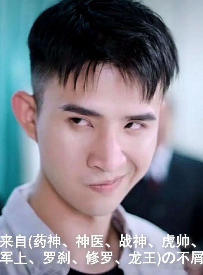 突然意识到，这是福克斯输给了迈克布朗啊，谁能想到短短一年之前布朗因为福克斯被赶下