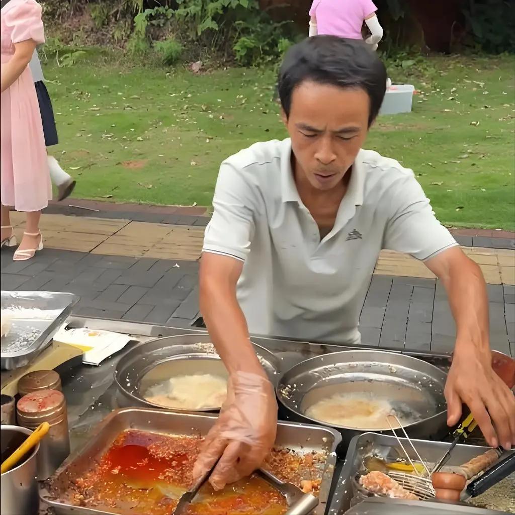 做生意跟鸡排哥一样坚持4个有，你一定会爆火的。
鸡排哥能火的第一原因，就是雷打不