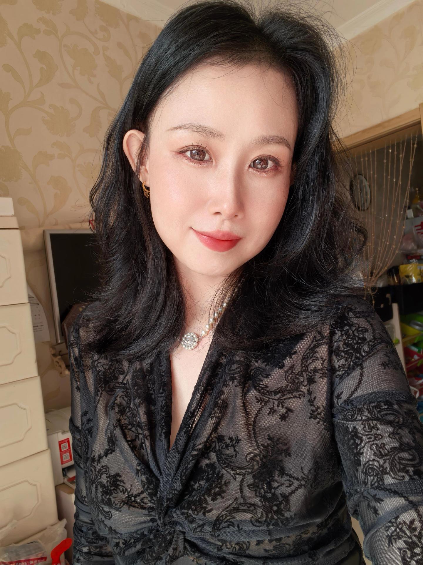 蜜妮。1984年的狮子女，2026顺风顺水顺财神