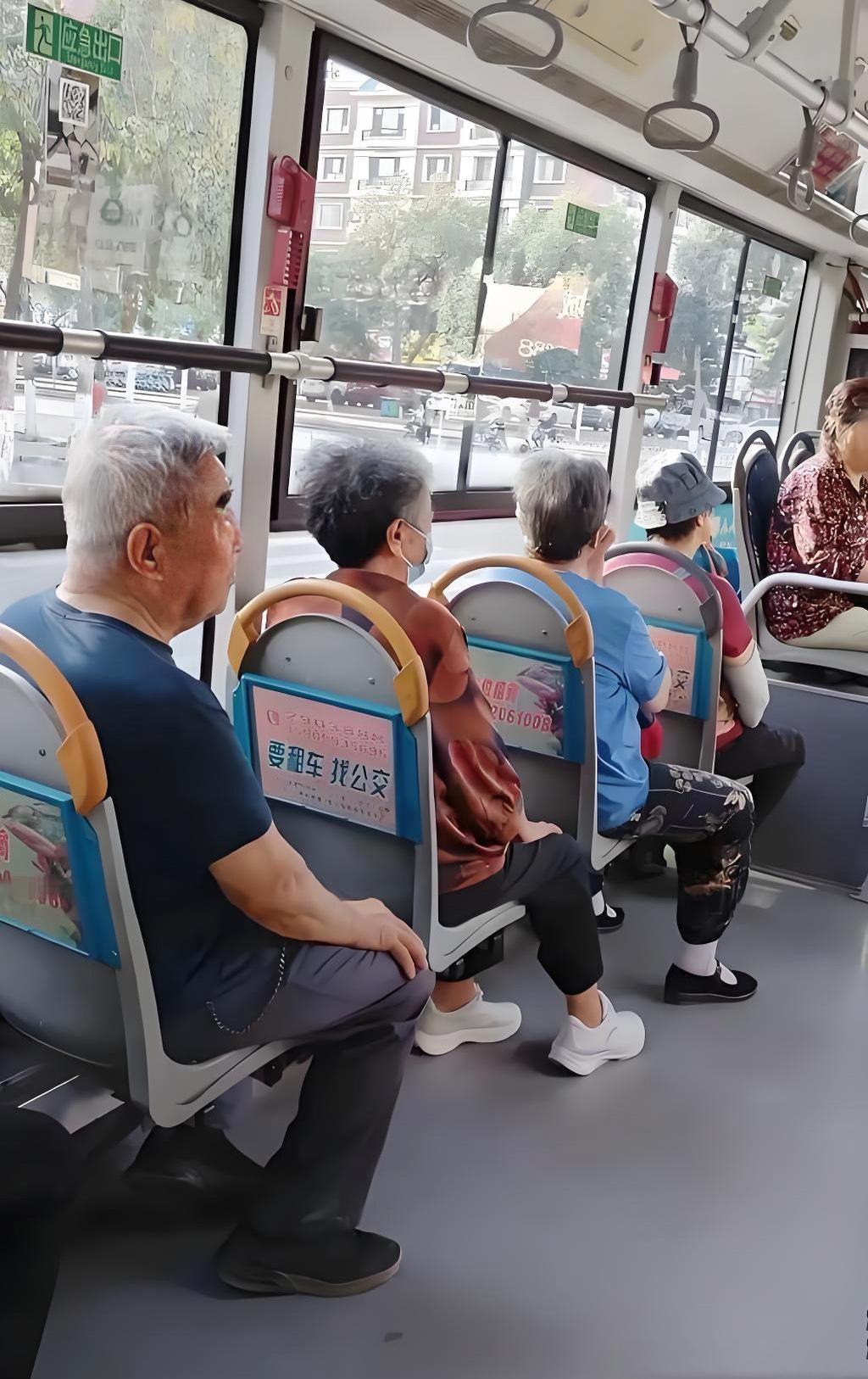 在湖南长沙的公交车上听到旁边的三位老人聊天，他们谈论起自己的退休工资，一个是八千