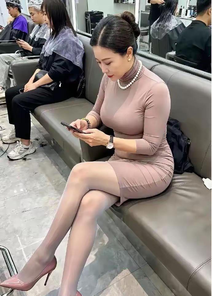 在理发店碰到的陪孩子来剪头的阿姨，怎么办我不想努力了……