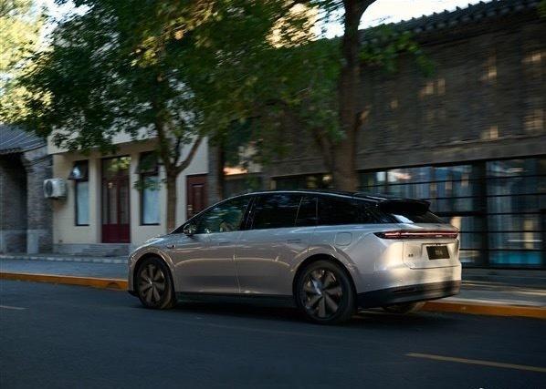 理想 i6 官方实车图来了！理想i6308_IO新能源汽车 ​​​