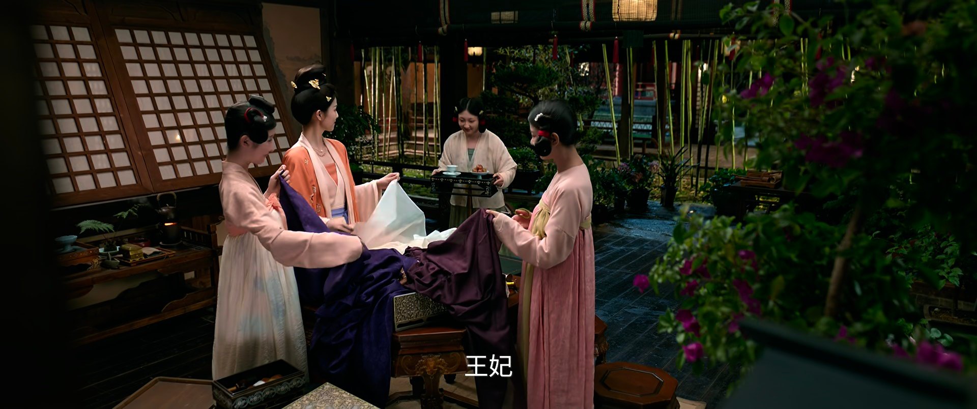 终于不是吃完也没找到下饭剧。。 继续莫离加了两勺辣椒感觉也不是很辣