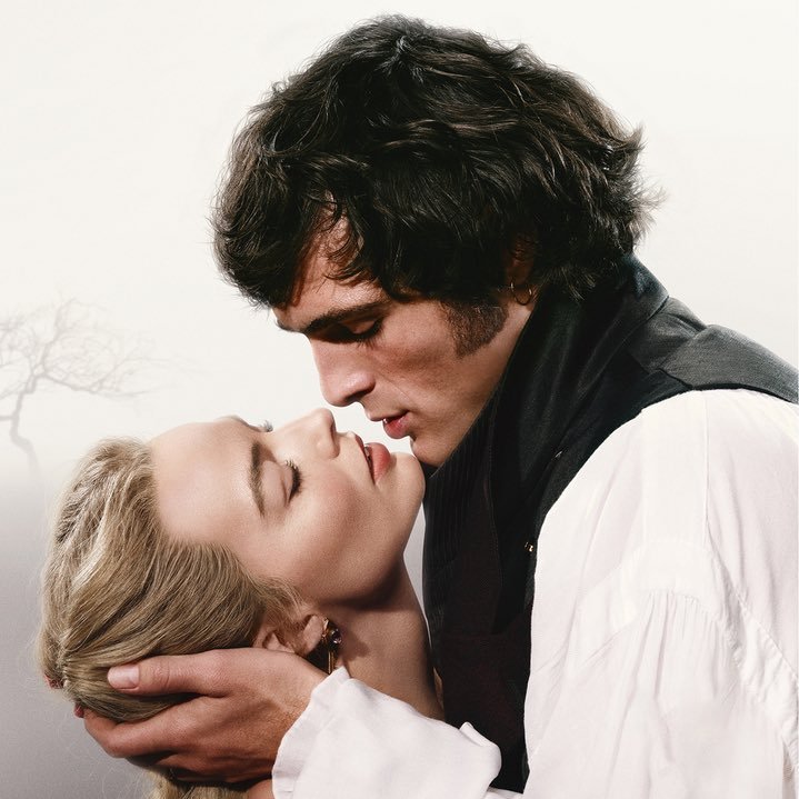 美女落泪：艾玛·罗伯茨看新版《呼啸山庄》看哭了 