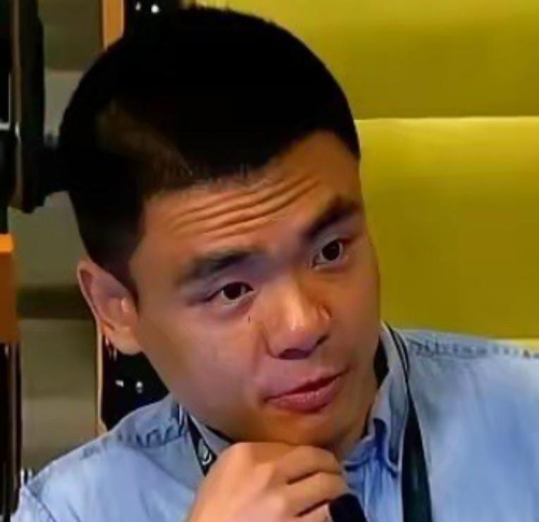 中国记者徐德智在联合国会场站起来，只问了日本代表两个问题。谁炸的日本？为什么炸？