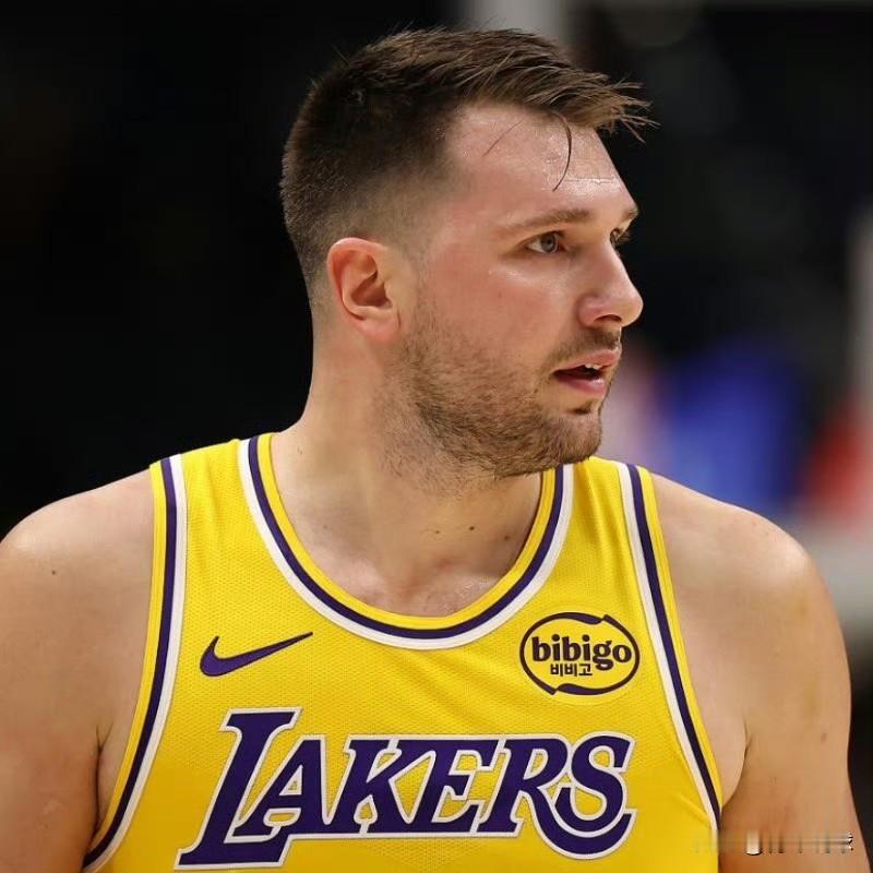 不升反降！东契奇MVP跌至第五！

NBA官方公布了最新一期的MVP实力排行榜，