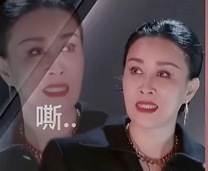 那英吐槽冉莹颖败家直播连线过程中，那英误以为处于私下闲聊，在镜头直播状态下脱口吐