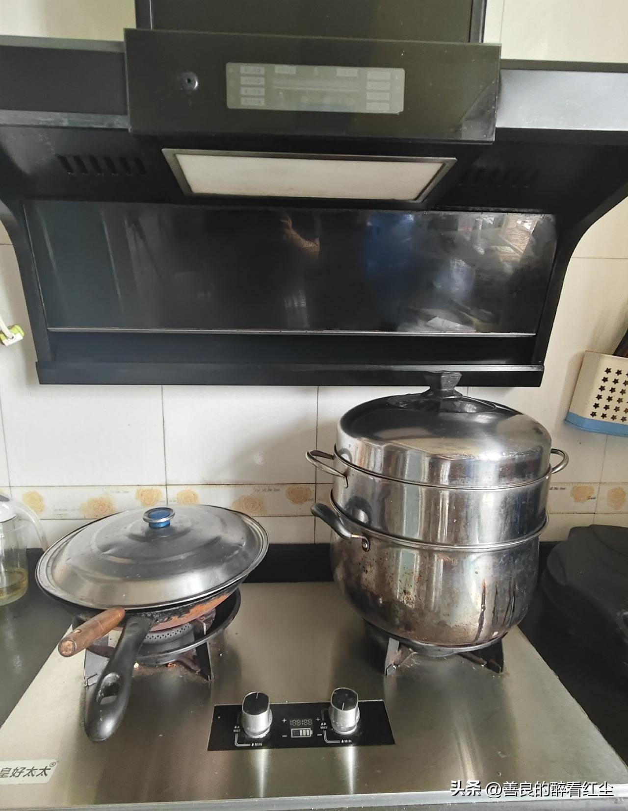 本以为中考结束后，我会好好休整几天，不出去闲逛，每天睡到自然醒。

吃了饭，简单