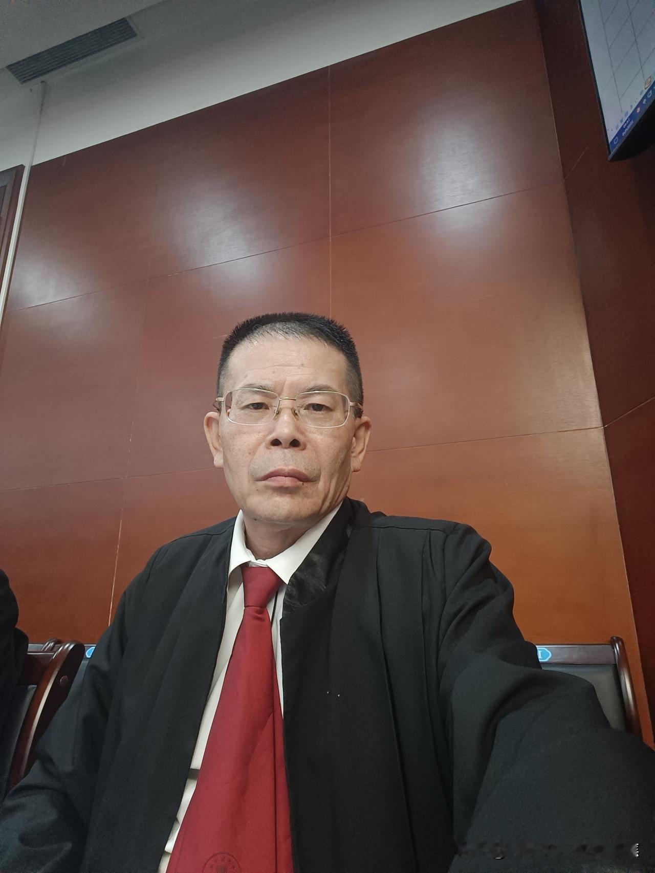 杨维松 资深律师（深圳） 擅长复杂疑难案件代理
- 主攻高端诉讼（民商事、刑事、