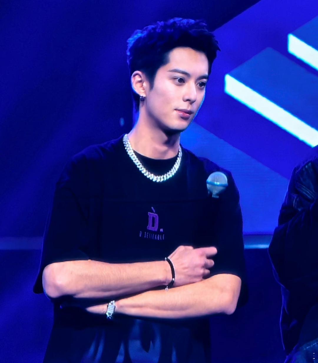 没啥技巧这哥就是硬帅[爱你][爱你][爱你]只能说丈夫的美貌妻子的荣耀#王鹤棣[