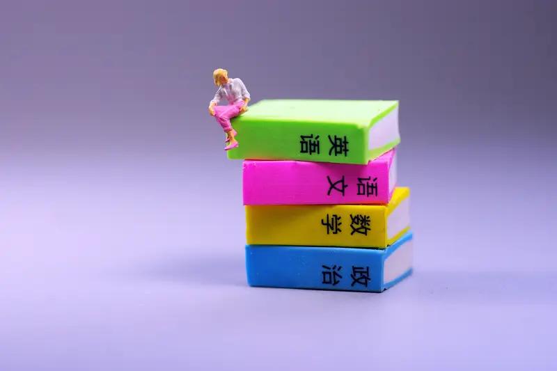 分学科核心提分策略
 
- 语文/英语：聚焦“积累+技巧”。每天花20分钟背诵古