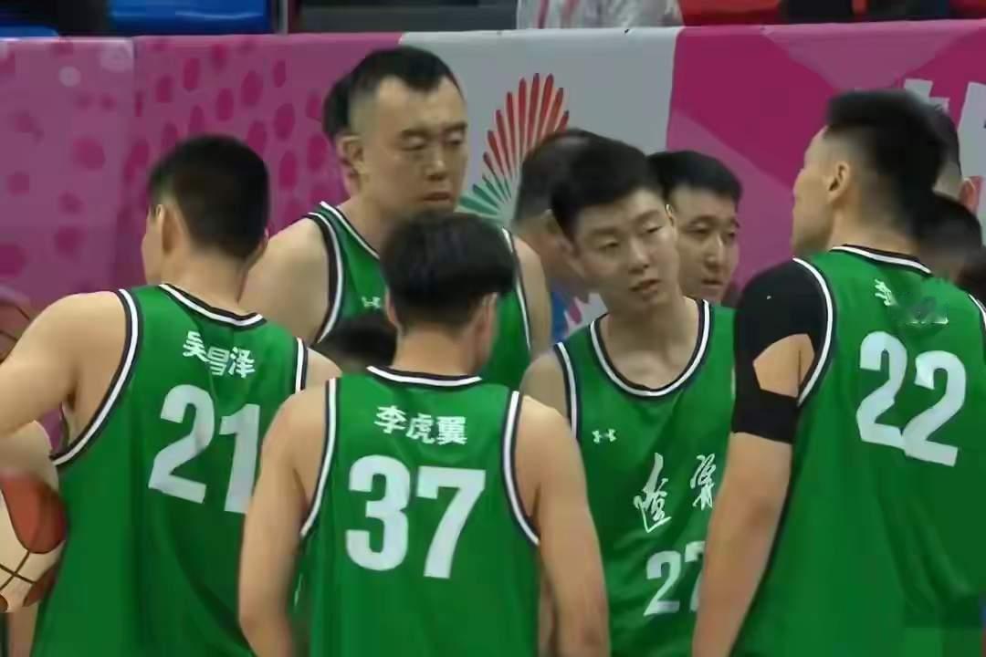 有些无知的伪球迷，批评辽宁男篮虽然夺得了三连冠，但却没有培养出可以挑大梁的新人。