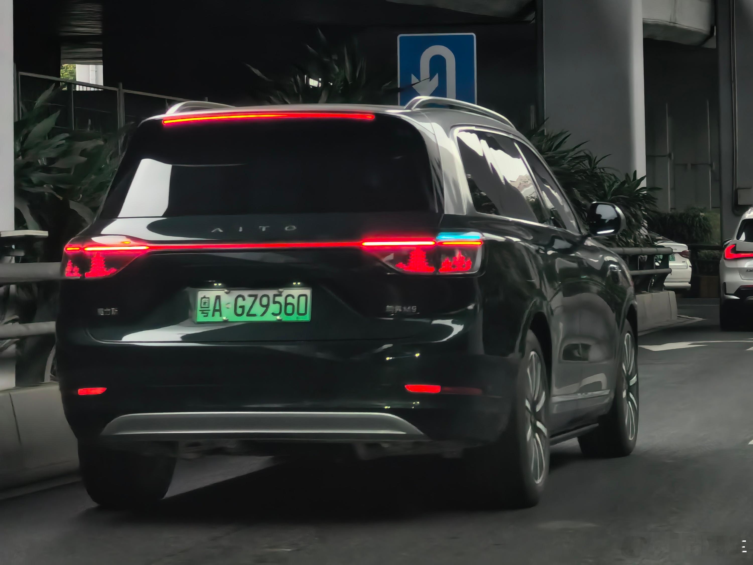 大家最近有没有感觉到，最近在市区看见华为系小蓝灯的概率明显变高了？我昨天小出门一