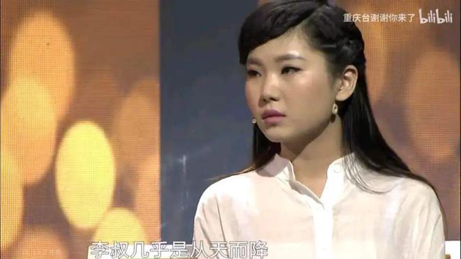 山东一女孩，因为太穷辍学打工，老板不忍心，资助她读书。女孩考上大学后上门拜访，却