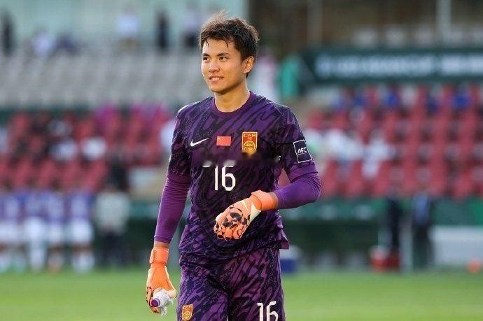 U23国足vs越南U23 国足全员助威U23国足 李昊被切尔西球探关注  李昊还