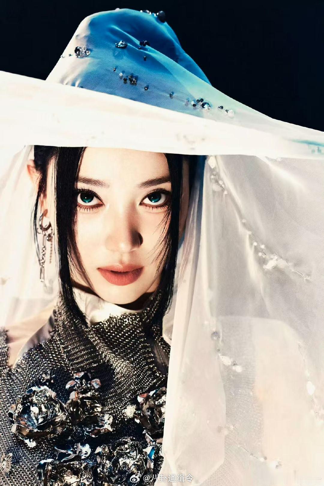 沈小婷翡翠绿瞳 沈小婷神女降临神女降临名场面来袭，沈小婷翡翠绿瞳造型搭配单曲 L