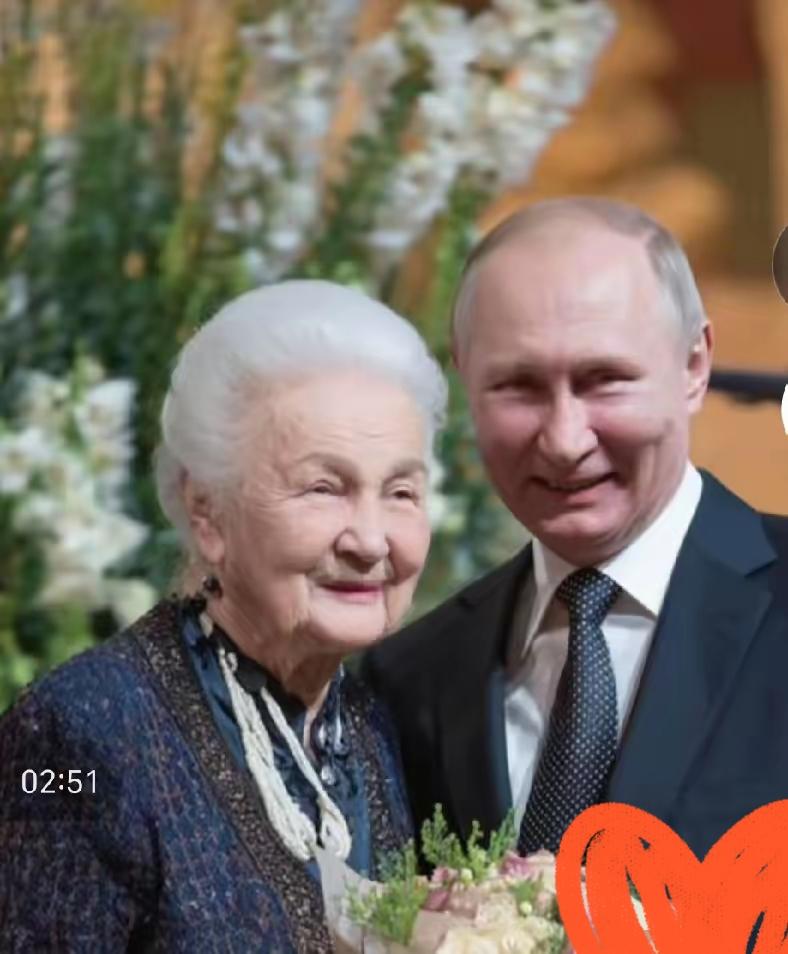 大帝的老母亲，满头银发的慈祥母亲，养出了一个强硬不凡 
全世界都敬佩的“普京大帝