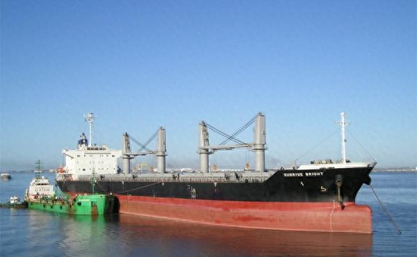 中国船只畅行霍尔木兹，其他国家怎么办？

中东局势又起风波。美国和以色列空袭伊朗