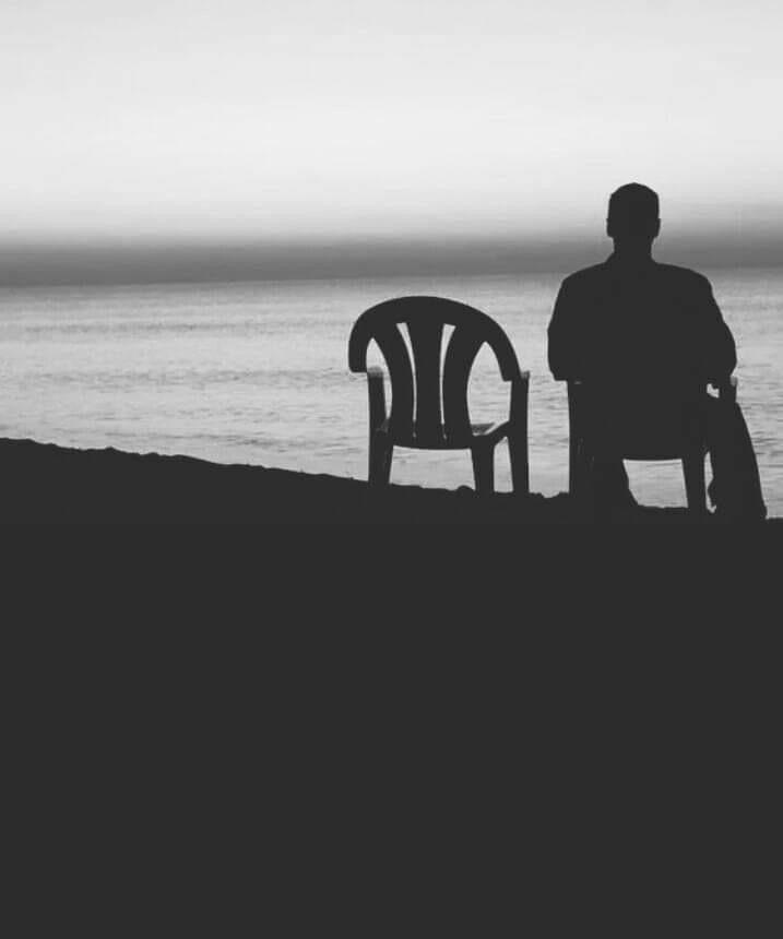 宁可与隐士和牧羊人为伴，也不愿生活在我们那些金玉其外、虚伪矫饰、过度化装的群氓之