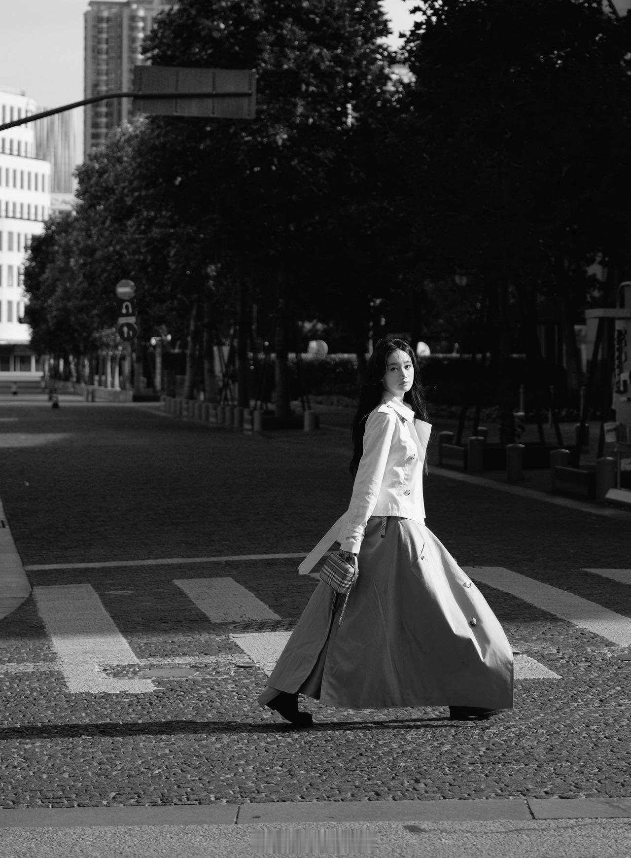 郭晓婷化身空姐接待萌宠乘客郭晓婷出发参加Vogue 这趟航班能改签吗？郭晓婷穿空
