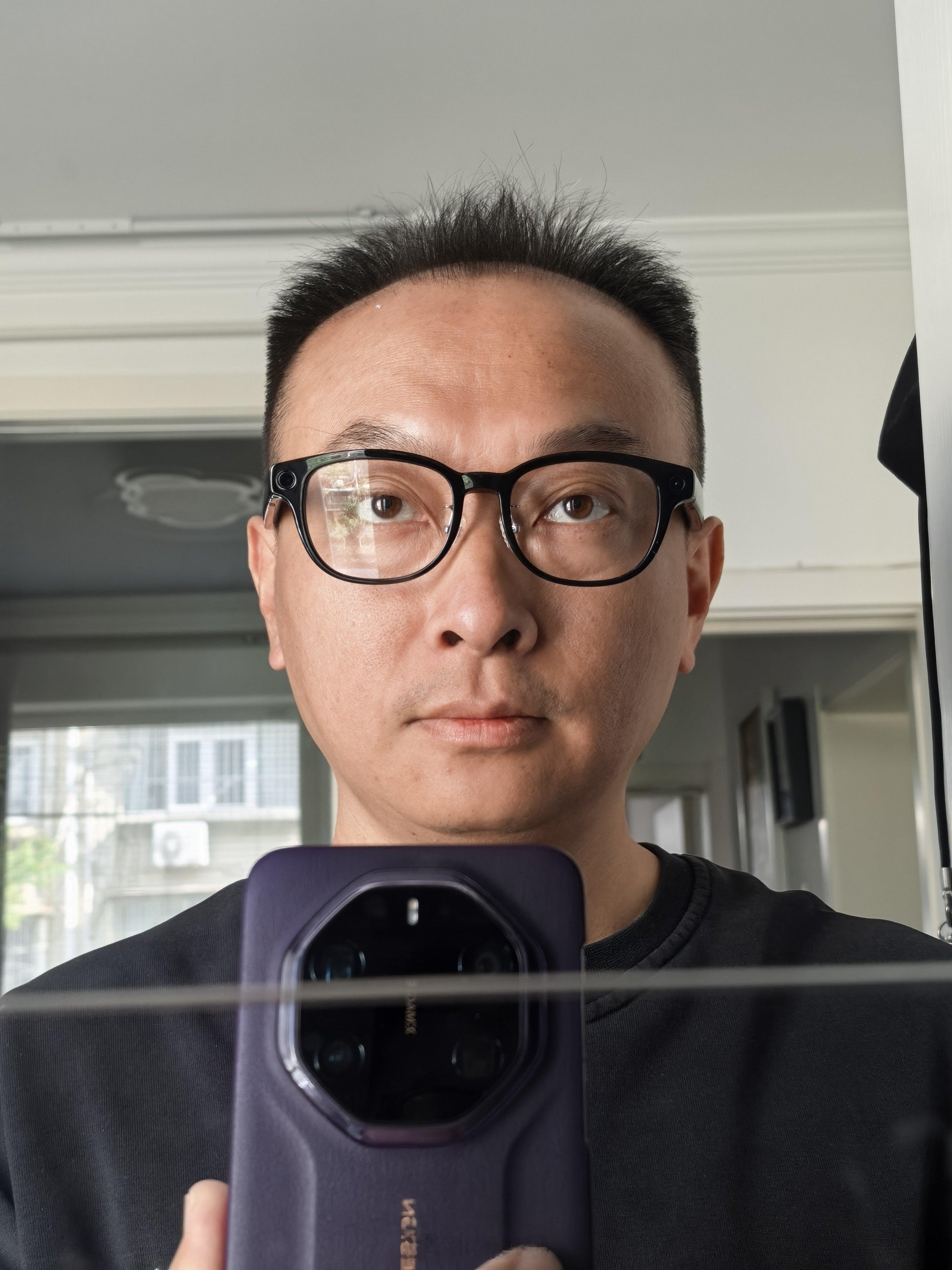 华为AI眼镜的佩戴效果 