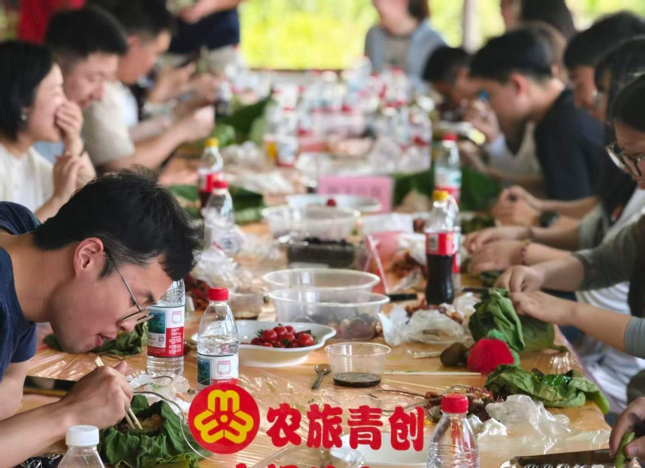 为进一步丰富职工精神文化生活，增进青年职工之间沟通交流，5月16日上午，集士港镇