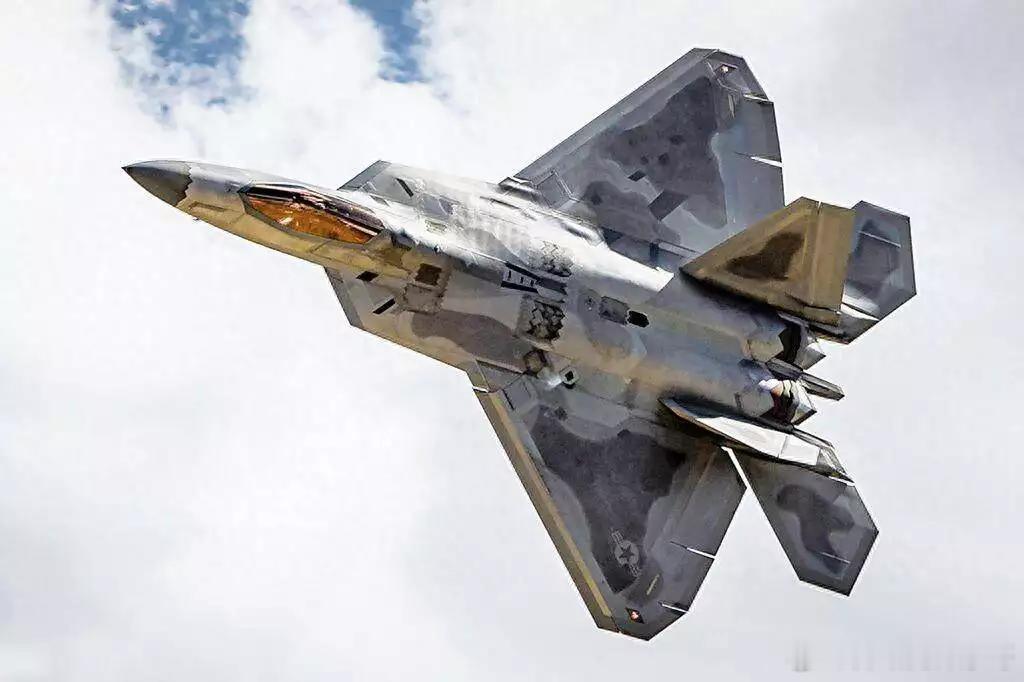 歼-36亮剑，台军退役少将：F-22不改装，跟歼-20空战就惨了 