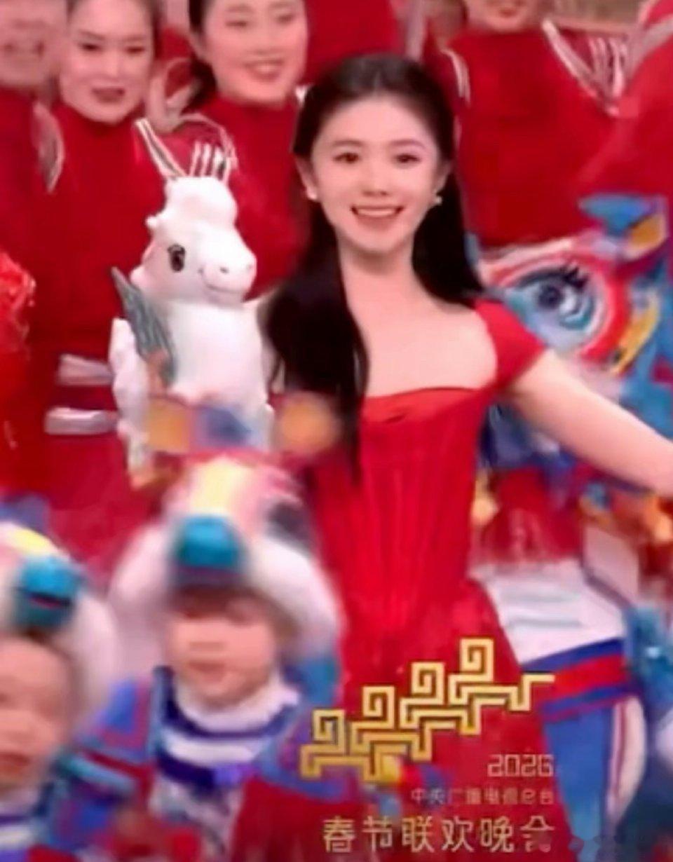 刘浩存的小马就这么飞出去了刘浩存这个空翻和控腿力度，这就是北舞严选的含金量吗。