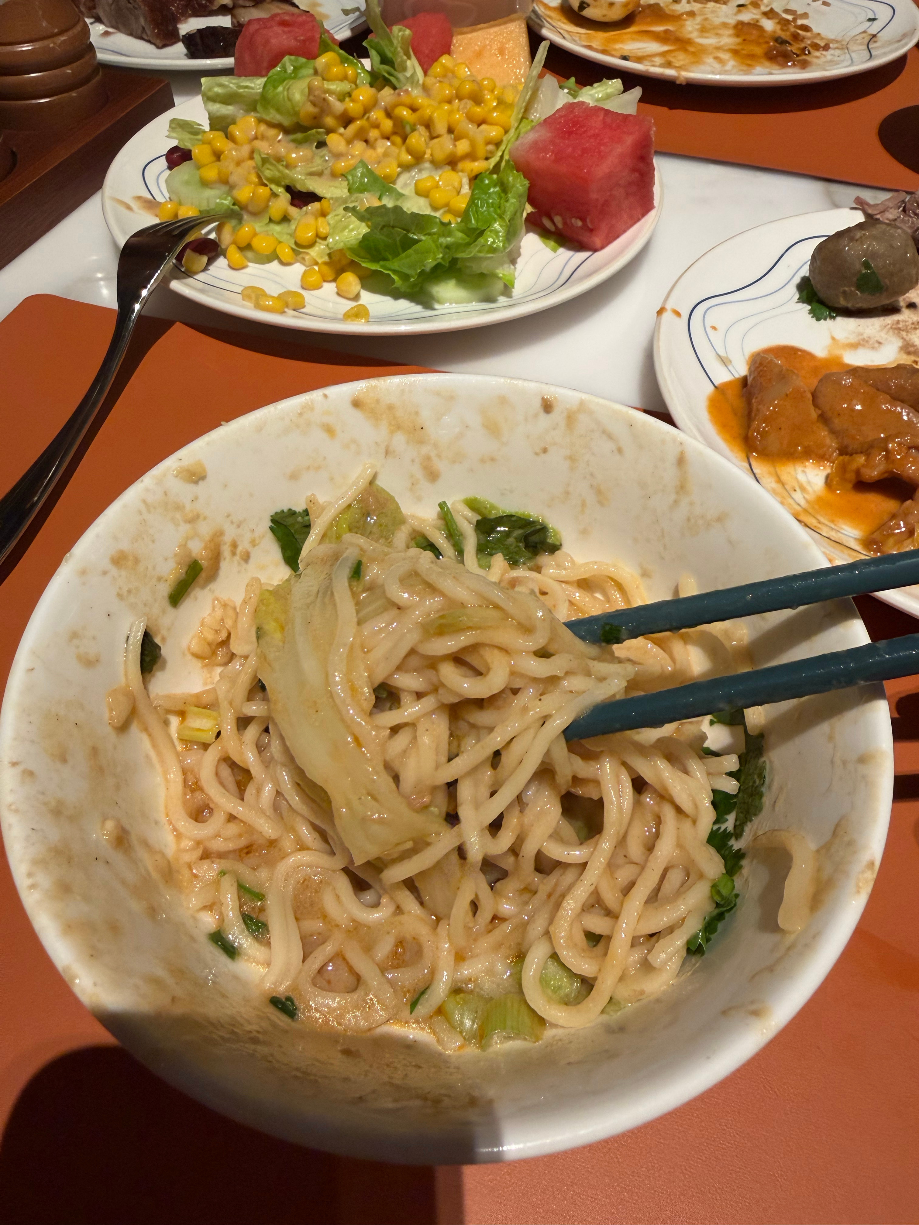 扒开俩眼就在赶飞机。落地workshop 拍摄直到此刻吃了今天第一顿饭沙茶面真香