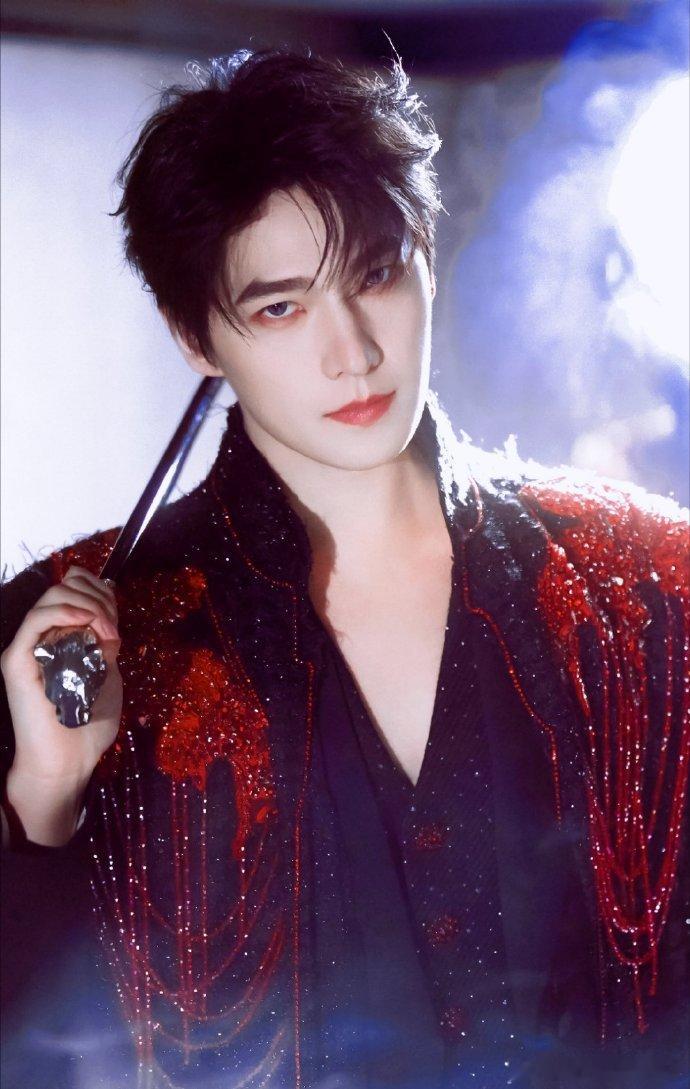 1.杨洋 章若楠《雨霖铃》暂定于今年5月开播。2.周翊然跟包上恩合作的那部《江湖