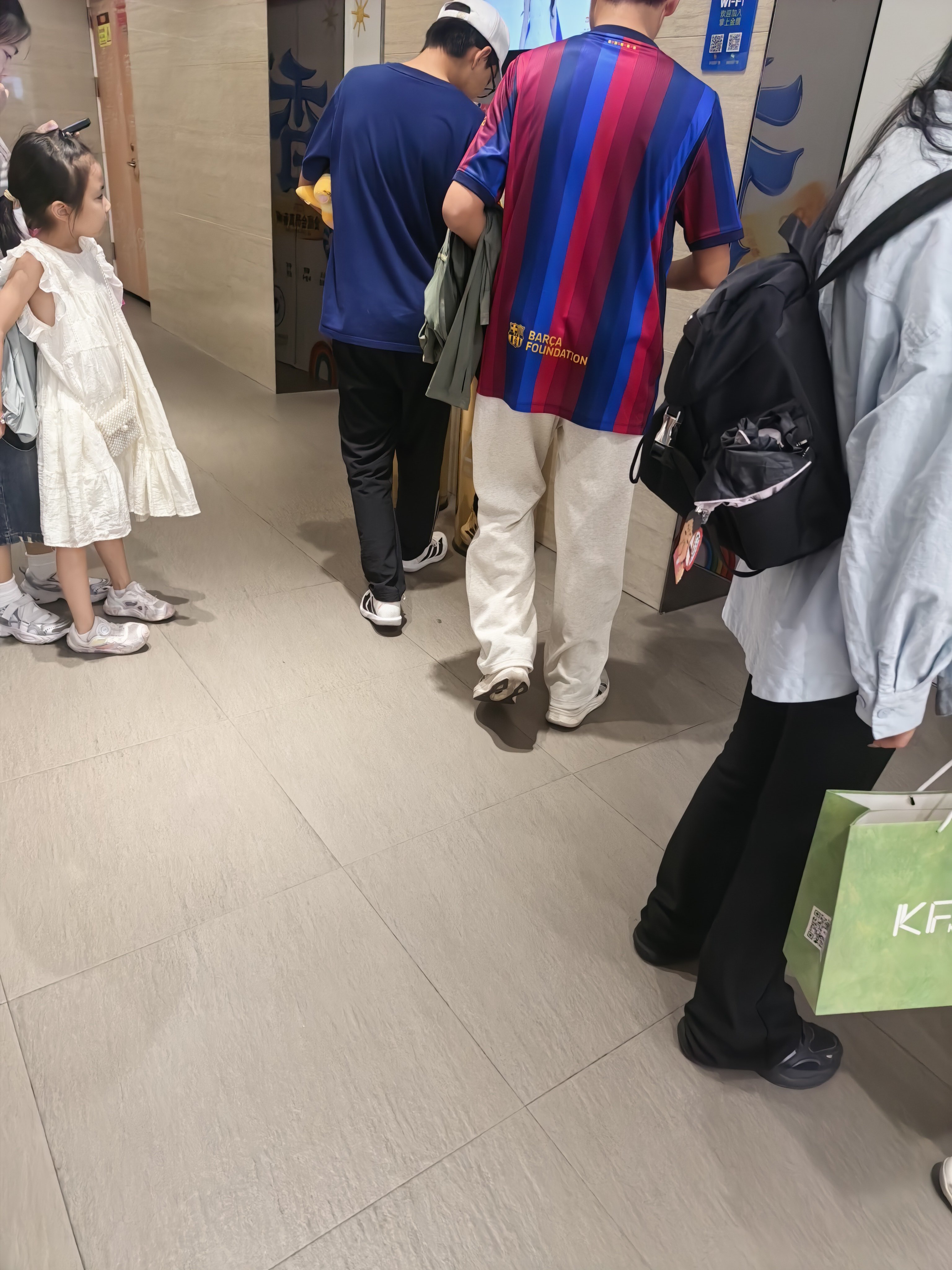 两个小盆友都是🇪🇸的球迷