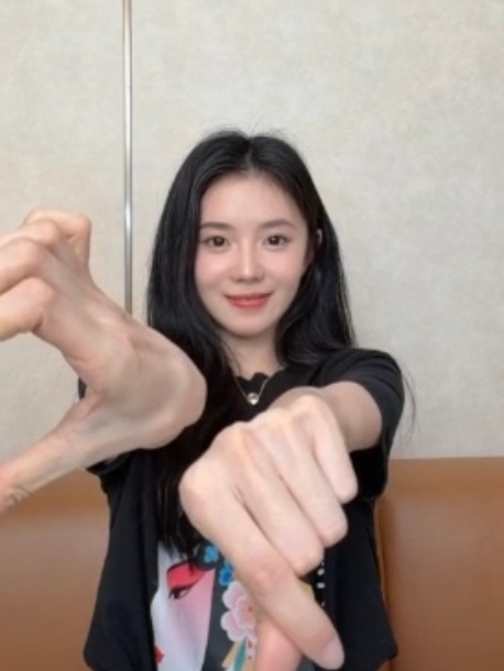 存儿的花式比心