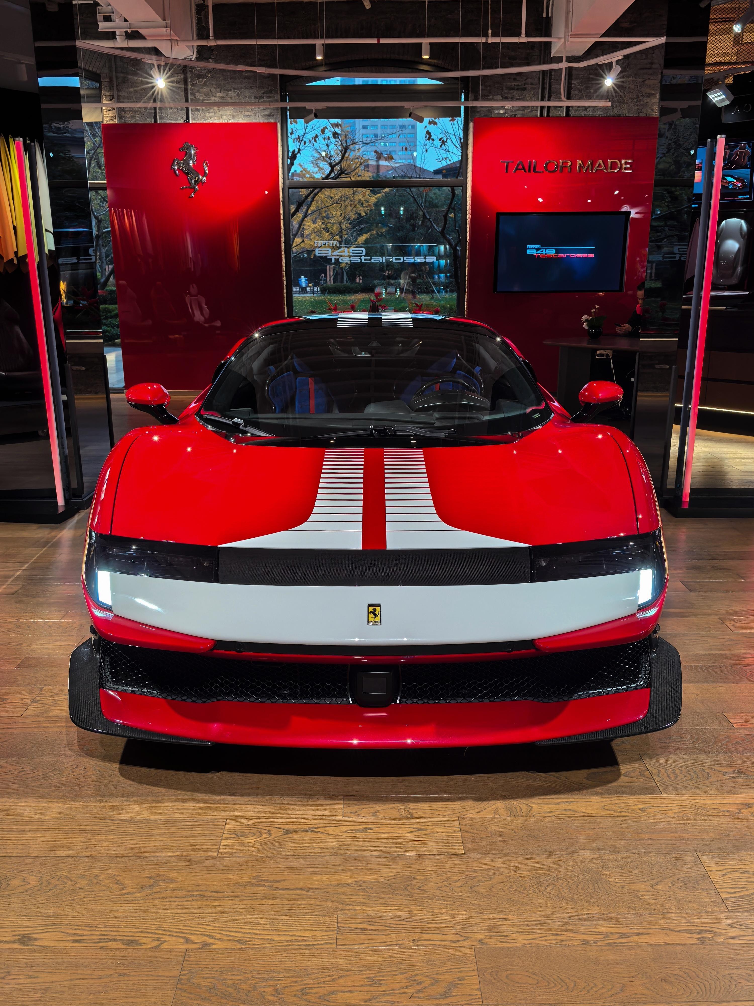 法拉利849 Testarossa国内首秀！价格也公布了，Coupe版起价516