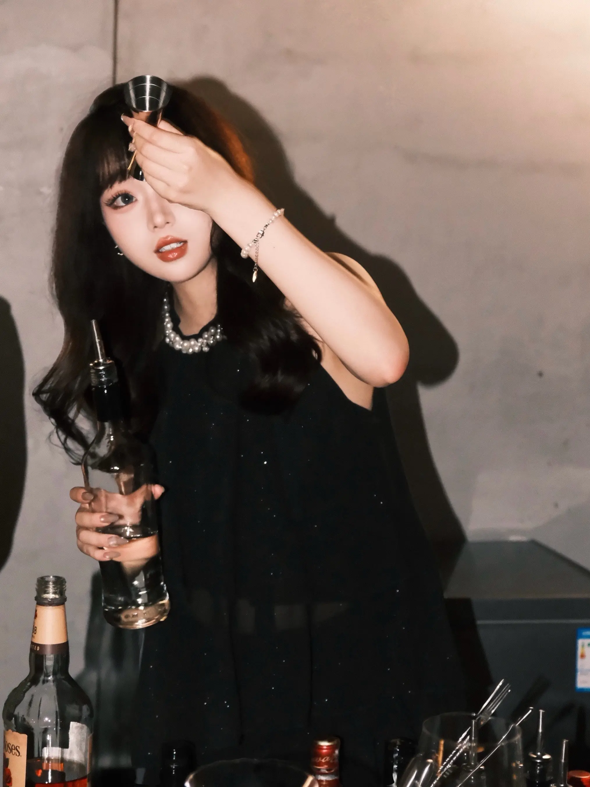 我的酒量是五杯威士忌酸或者你叫我的名字。