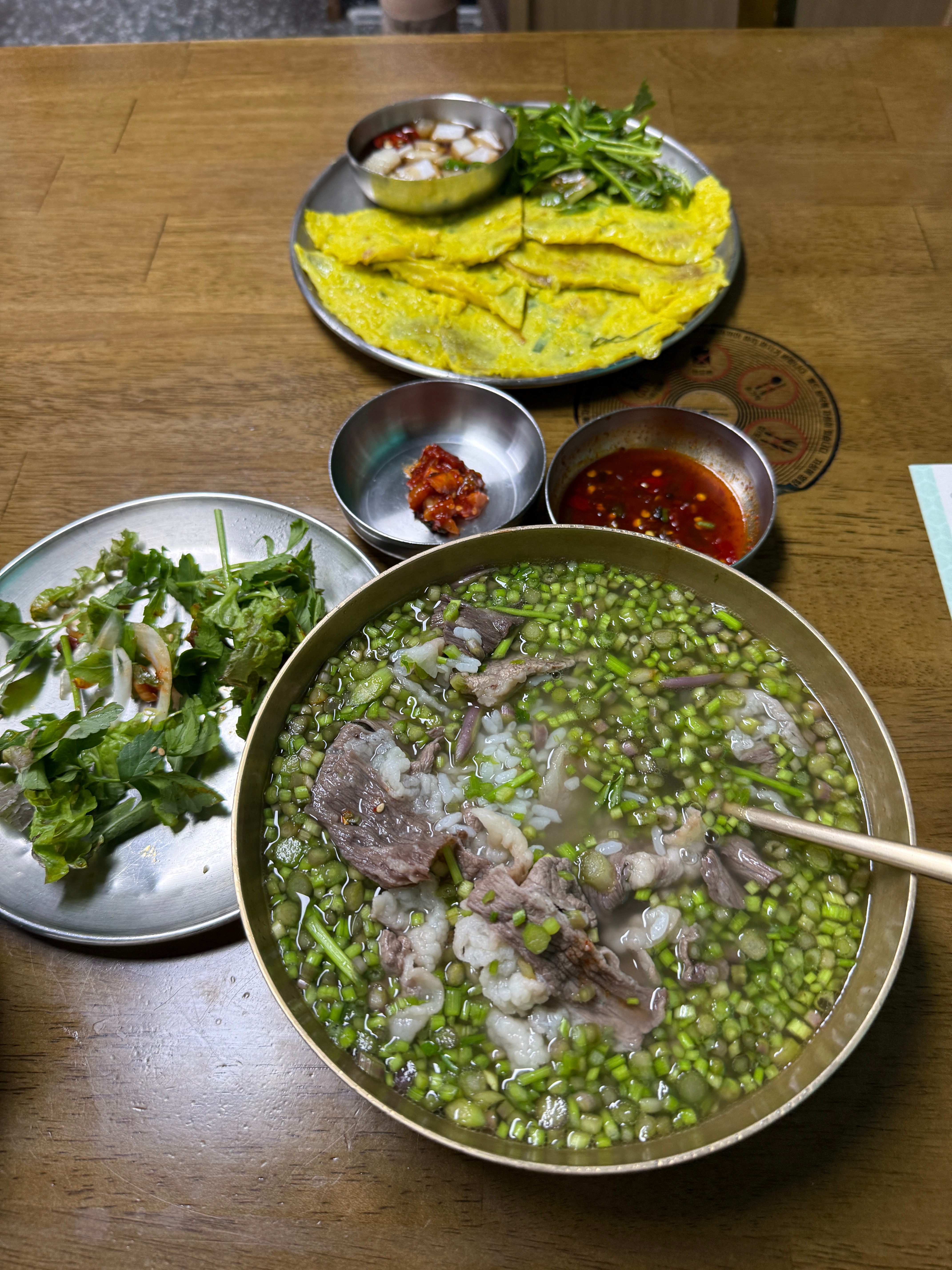 终于一个人出来旅游了 发现没什么特别的感受没有觉得很爽 也没有觉得很孤独难受只感