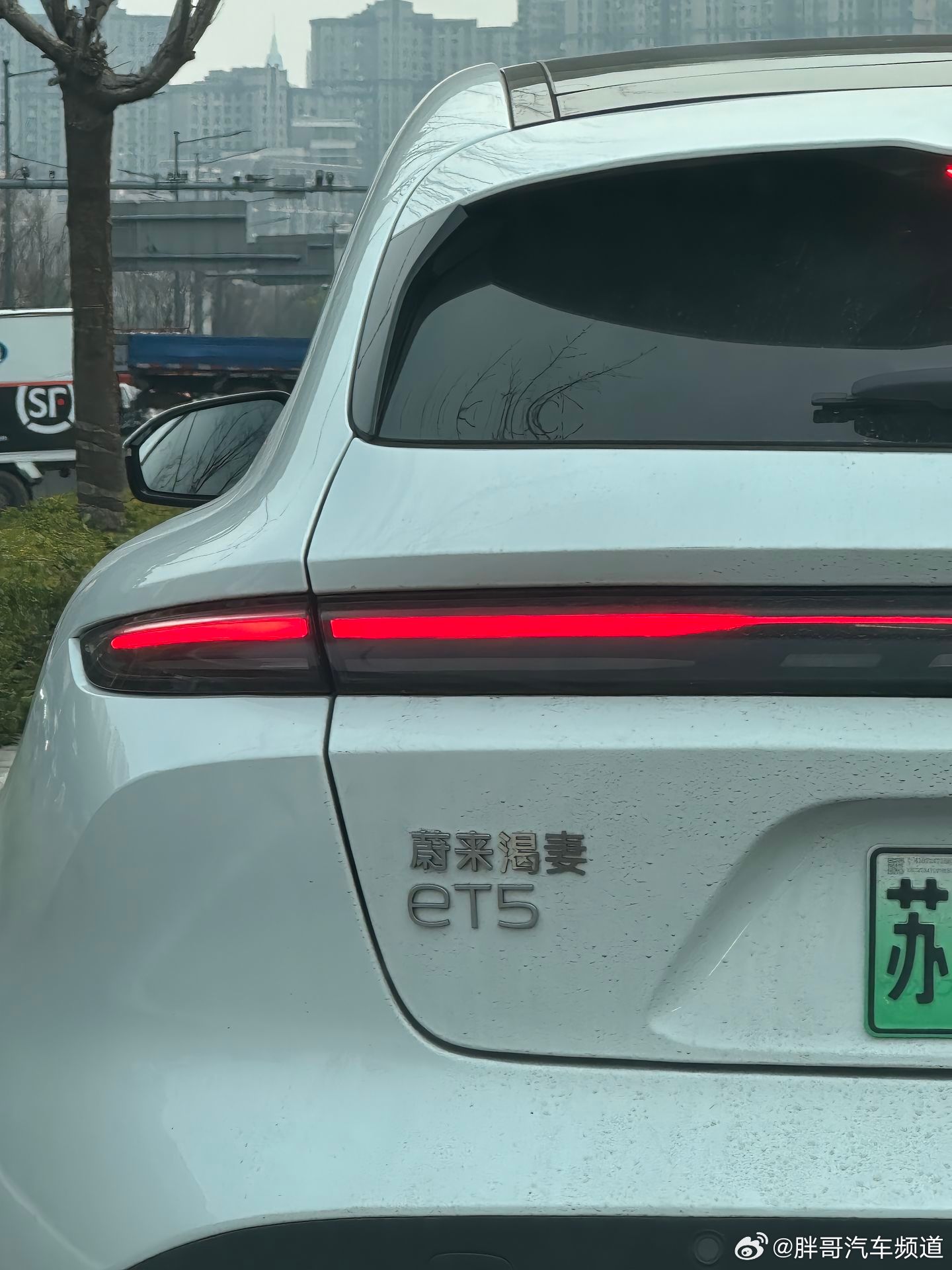 胖哥汽车频道 未来可期，是这么个蔚来ke qi啊...网友们真有才... 大V聊