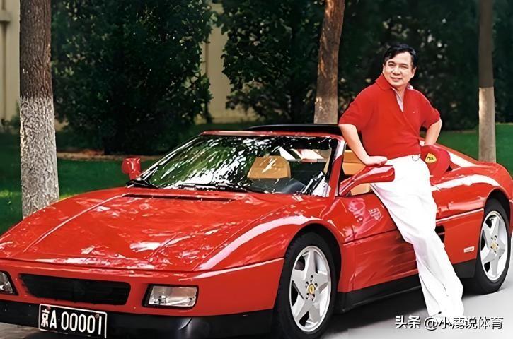 难怪董路说话这么硬气，
原来背后有李晓华这位大佬撑着。
 
李晓华年轻的时候去北