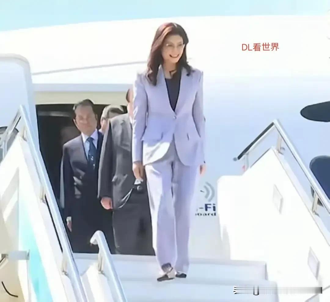 郑丽文到访大陆，有人对她只谈和平不谈统一觉得很失望。其实统一是：从和平到接触到协