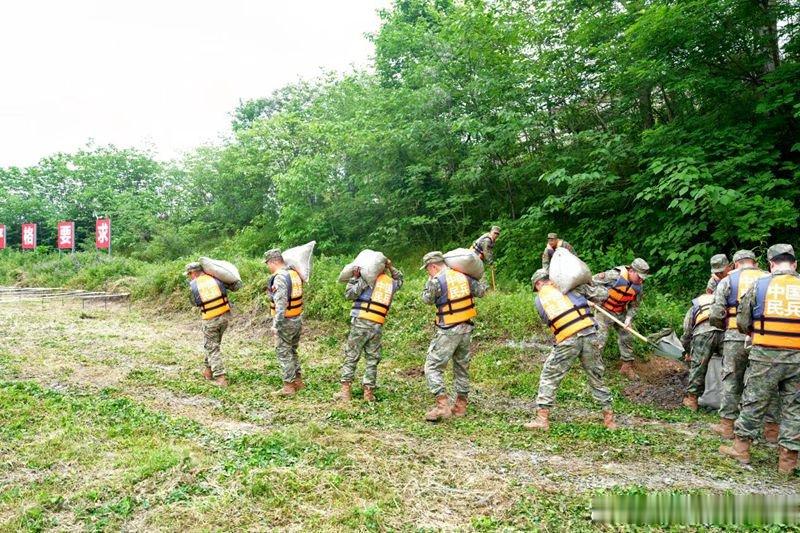 房县 房县人武部：集训淬炼铸精兵 防灾减灾践于行十堰爆料 房县新闻网讯  通讯员