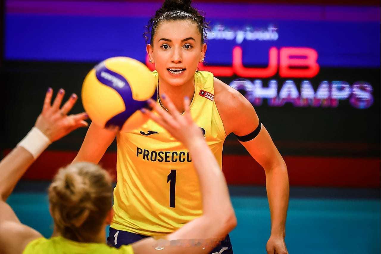 加比 vs 巴西海滩21扣11中，0失误1被拦1拦，1发球失误13个一传0失误，