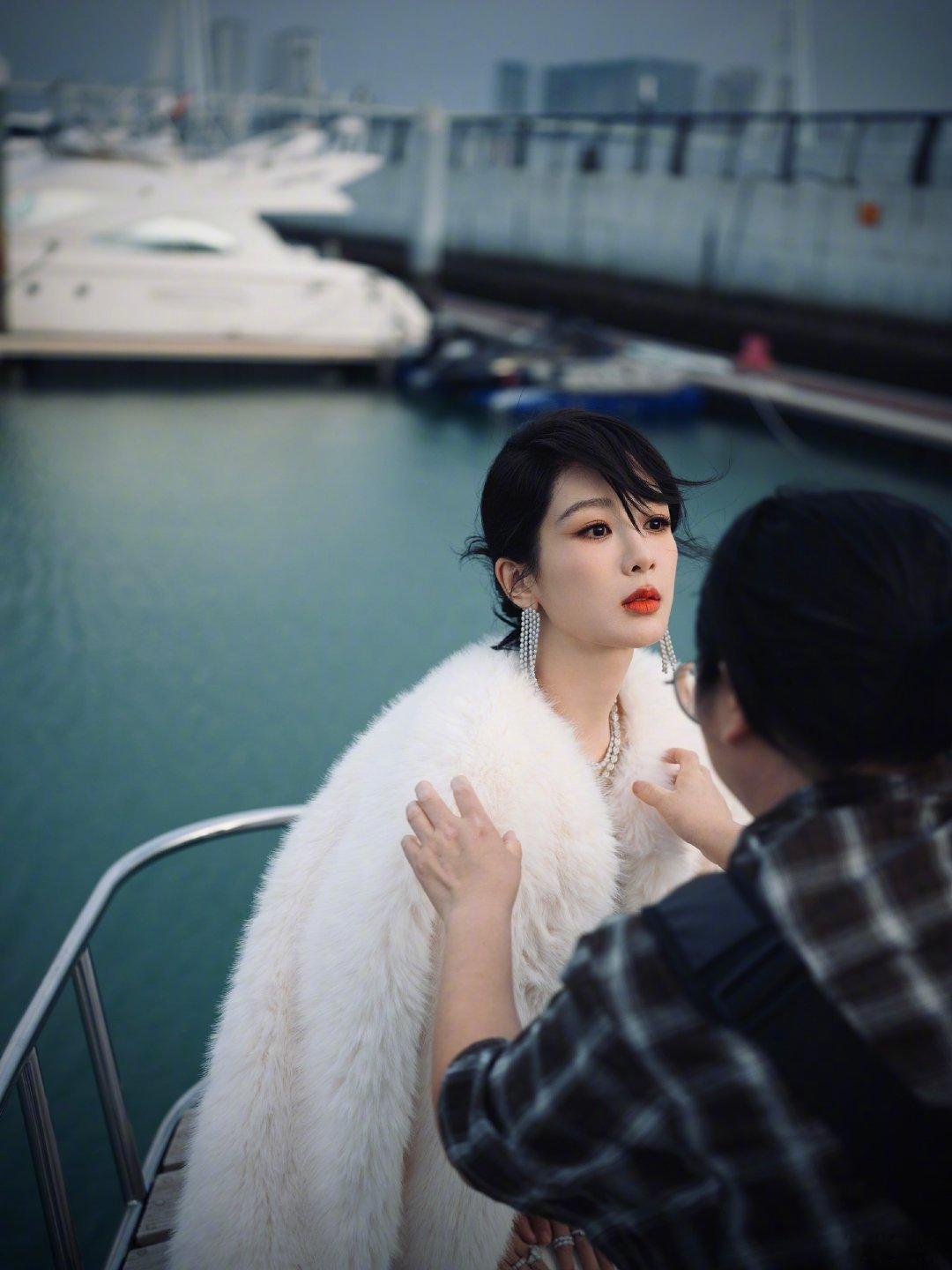 杨紫一个词来总结2025杨紫2025破土 杨紫用一个词来总结2025，相较于无畏